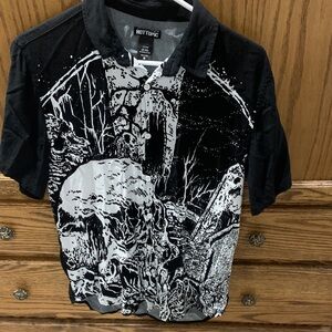 Hot Topic Black and White Skull Kids Button Down Shirt